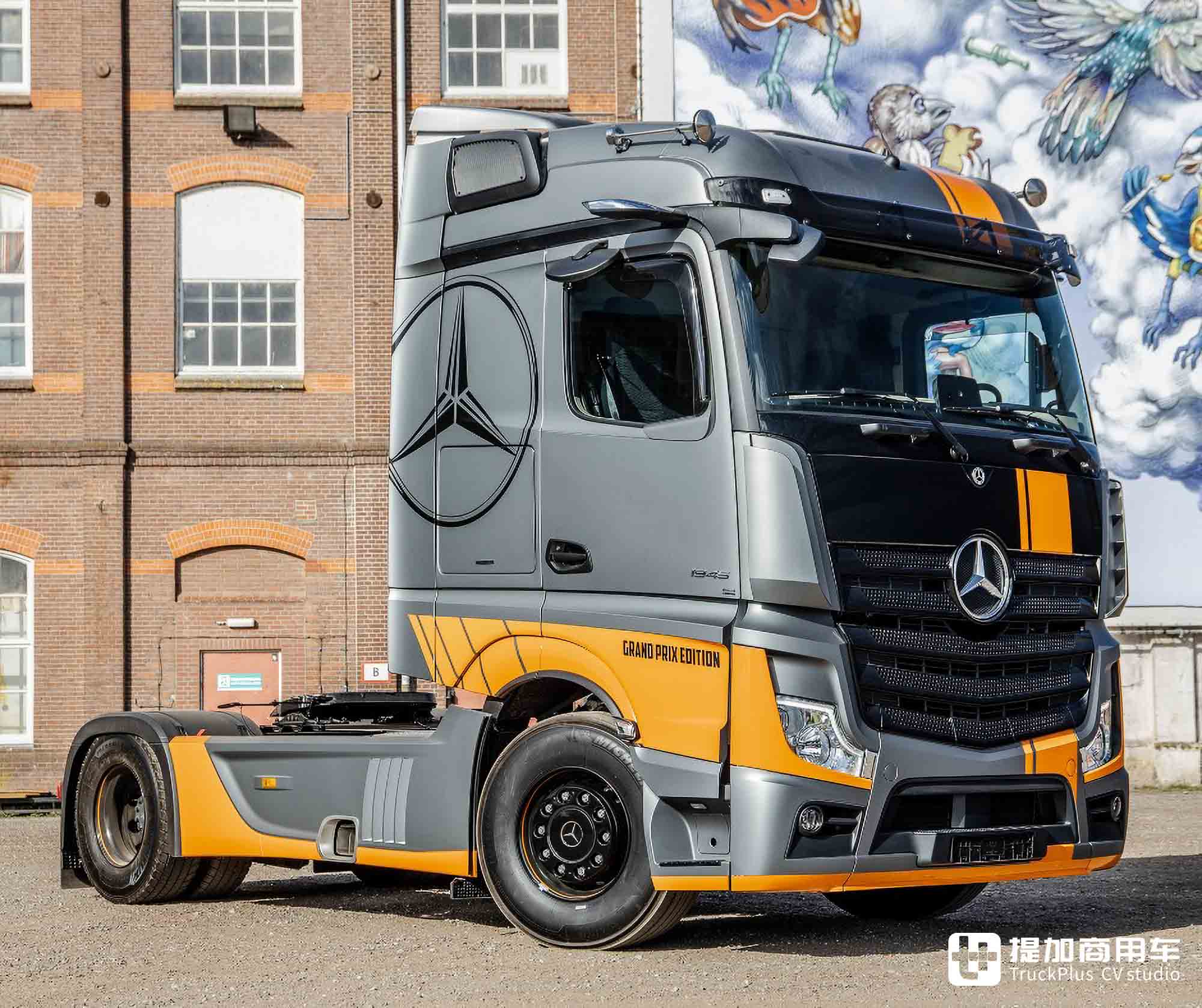 赛车竞技风格外观,纪念意义浓厚,奔驰Actros Grand Prix特别版实拍 - 第3张 - 提加商用车网 赛车竞技风格外观,纪念意义浓厚,奔驰Actros Grand Prix特别版实拍 - 第3张