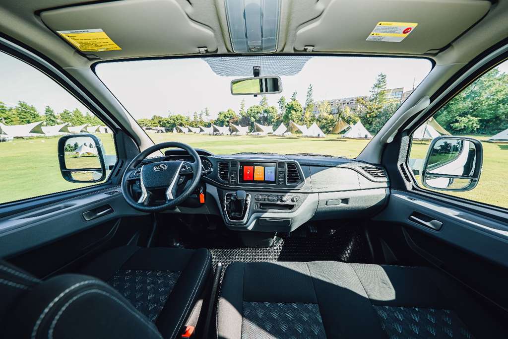 国民轻客再度升级,配置更加贴近用户需求,详解上汽大通新途V80 - 第3张 - 提加商用车网 国民轻客再度升级,配置更加贴近用户需求,详解上汽大通新途V80 - 第3张