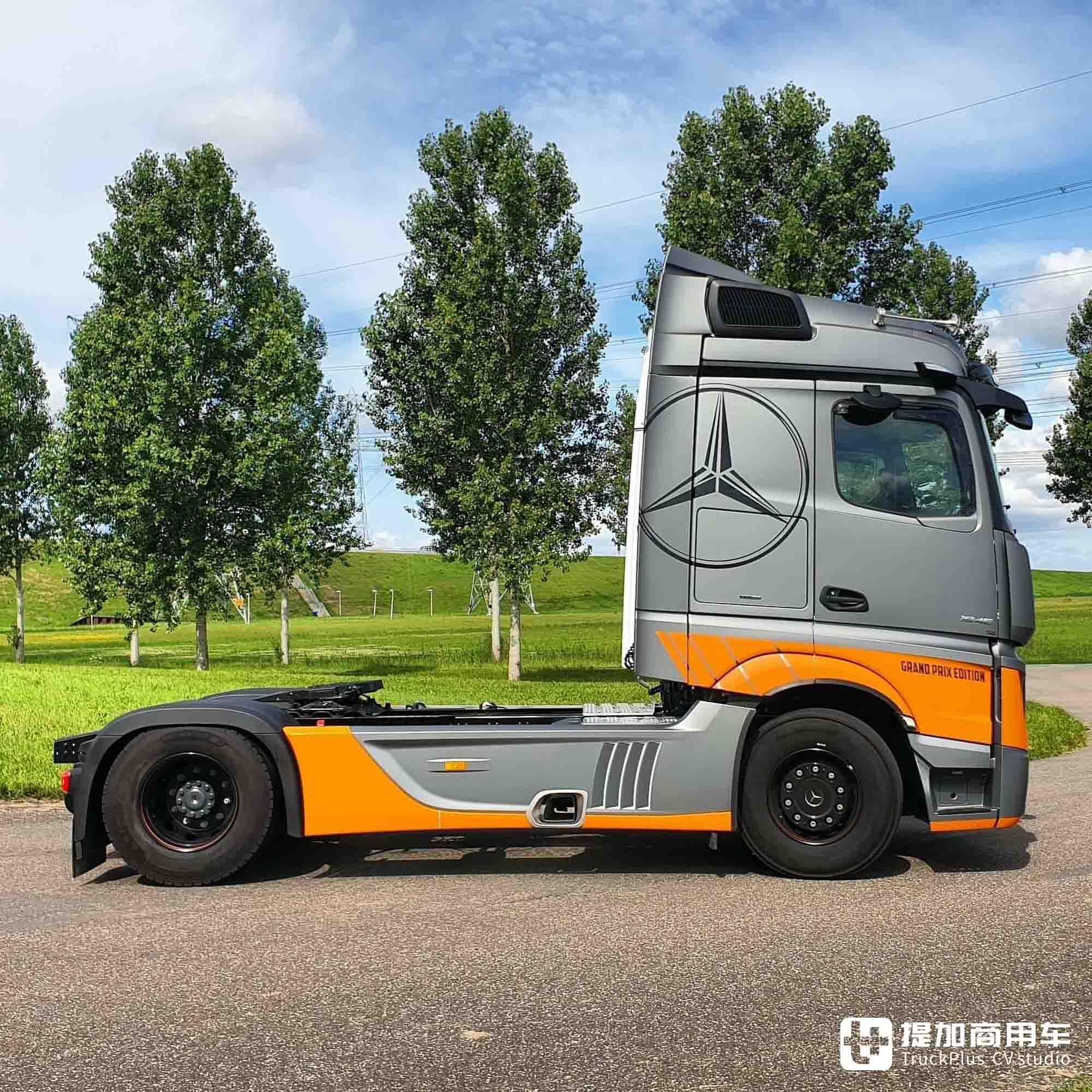 赛车竞技风格外观,纪念意义浓厚,奔驰Actros Grand Prix特别版实拍 - 第6张 - 提加商用车网 赛车竞技风格外观,纪念意义浓厚,奔驰Actros Grand Prix特别版实拍 - 第6张
