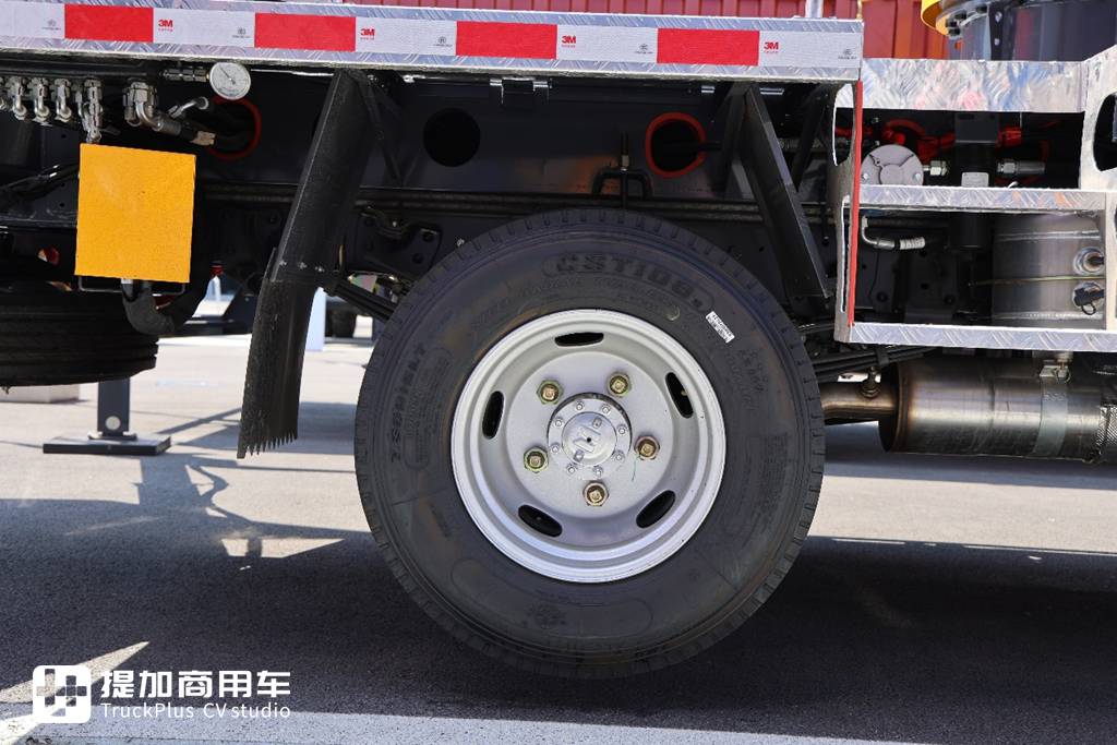 术业有专攻！实拍两款庆铃五十铃登高车 - 第6张