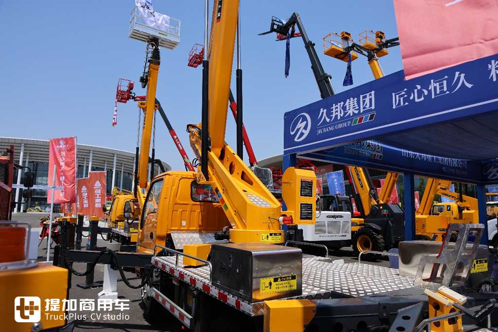 术业有专攻！实拍两款庆铃五十铃登高车 - 第7张