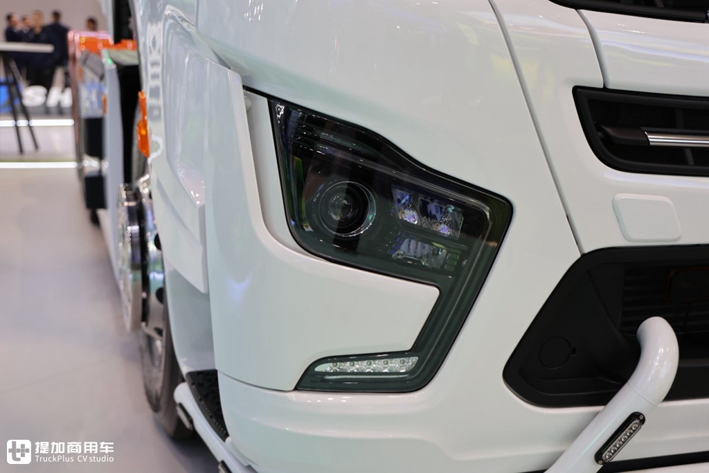 全场马力最大!陕汽德龙X6000 840马力牵引车亮相汉诺威IAA国际车展,配置不是一般高 - 第6张 - 提加商用车网 全场马力最大!陕汽德龙X6000 840马力牵引车亮相汉诺威IAA国际车展,配置不是一般高 - 第6张