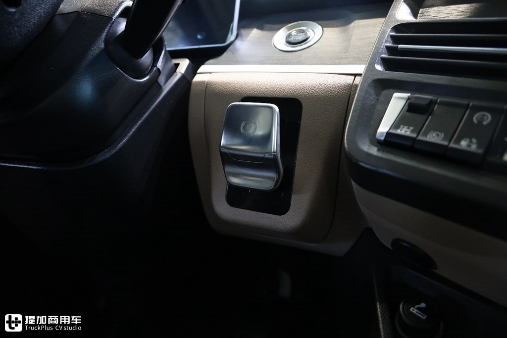 全场马力最大!陕汽德龙X6000 840马力牵引车亮相汉诺威IAA国际车展,配置不是一般高 - 第16张 - 提加商用车网 全场马力最大!陕汽德龙X6000 840马力牵引车亮相汉诺威IAA国际车展,配置不是一般高 - 第16张