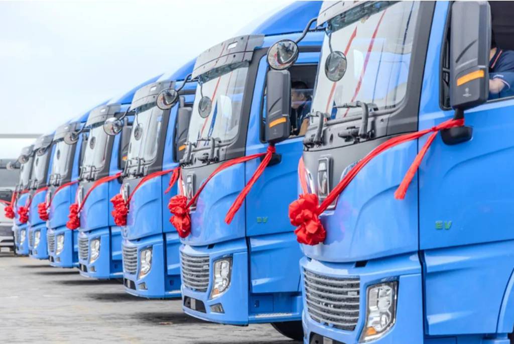 单月超千台!徐工新能源八月再夺销冠 - 第2张 - 提加商用车网 单月超千台!徐工新能源八月再夺销冠 - 第2张