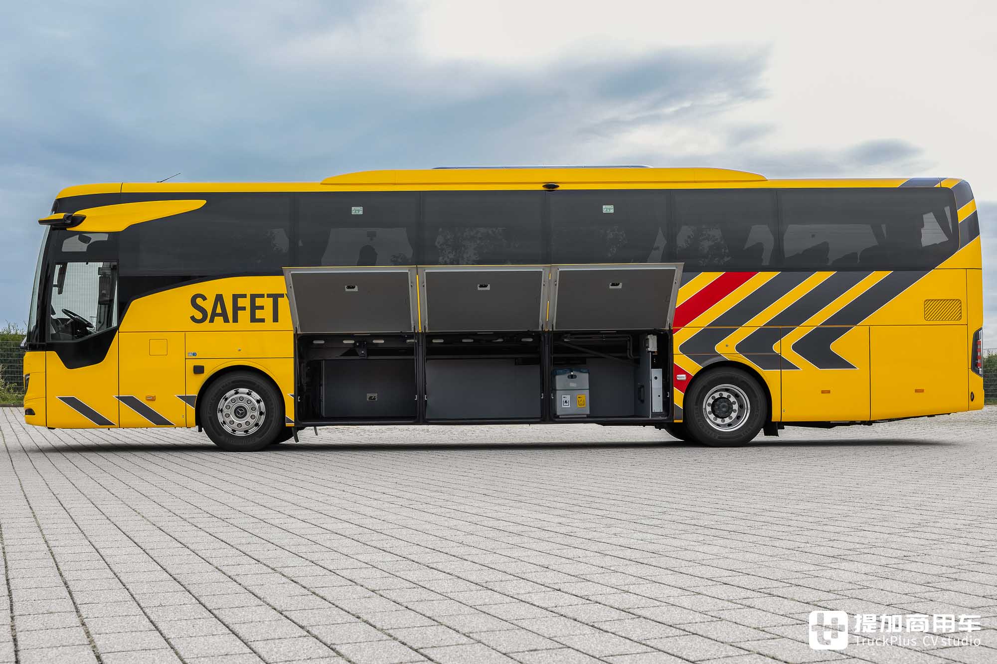 15项安全系统加持,奔驰Tourismo Safety Coach安全豪华巴士来袭 - 第10张 - 提加商用车网 15项安全系统加持,奔驰Tourismo Safety Coach安全豪华巴士来袭 - 第10张
