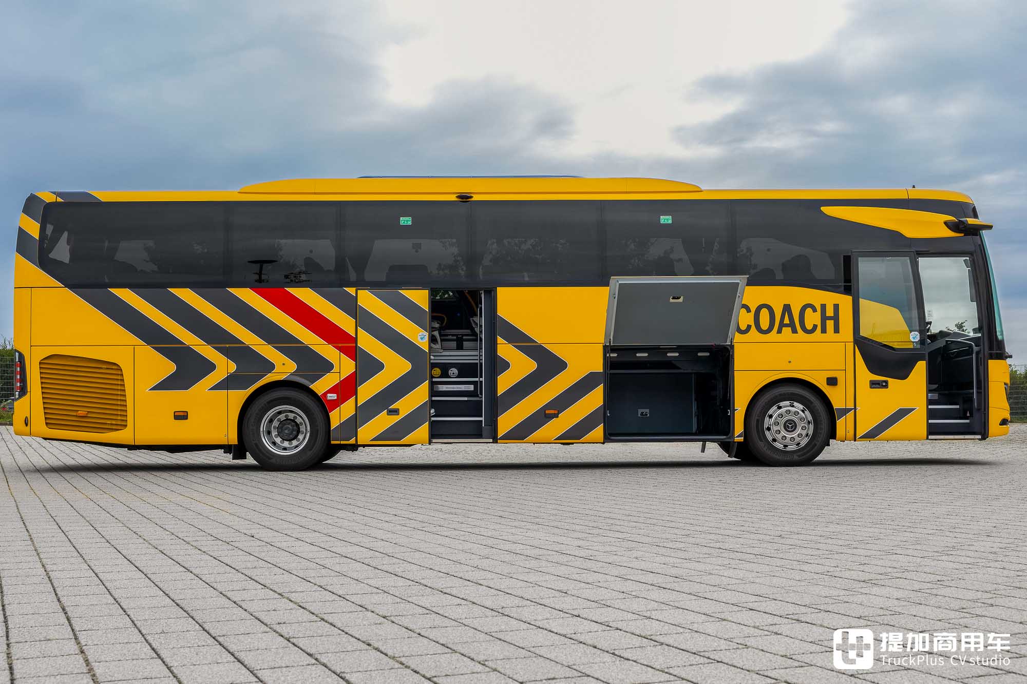 15项安全系统加持,奔驰Tourismo Safety Coach安全豪华巴士来袭 - 第11张 - 提加商用车网 15项安全系统加持,奔驰Tourismo Safety Coach安全豪华巴士来袭 - 第11张