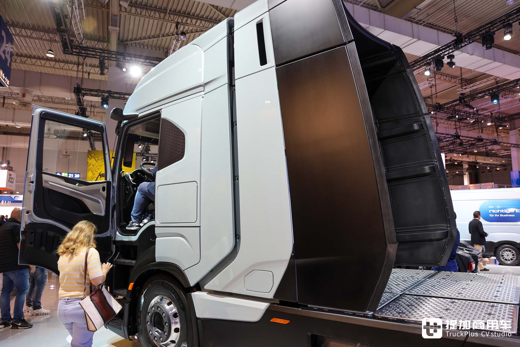 2024IAA:氢内燃机结合增程混动技术?深入解读依维柯氢内燃重卡展品 - 第11张 - 提加商用车网 2024IAA:氢内燃机结合增程混动技术?深入解读依维柯氢内燃重卡展品 - 第11张