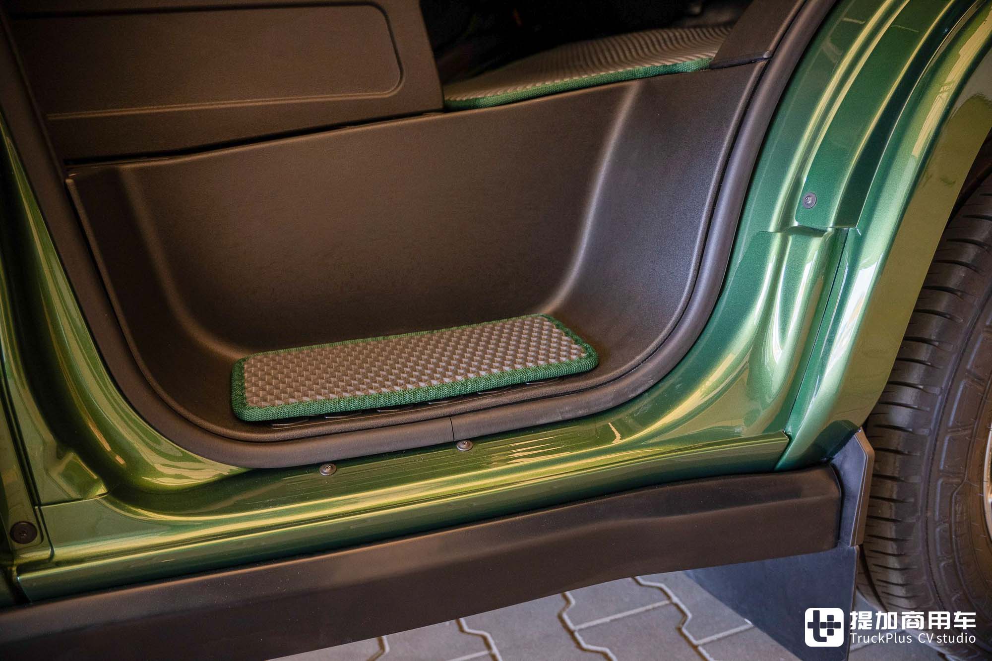 形如房车能跑长途,顶置睡眠空间,魔改新一代依维柯Daily问世 - 第12张 - 提加商用车网 形如房车能跑长途,顶置睡眠空间,魔改新一代依维柯Daily问世 - 第12张