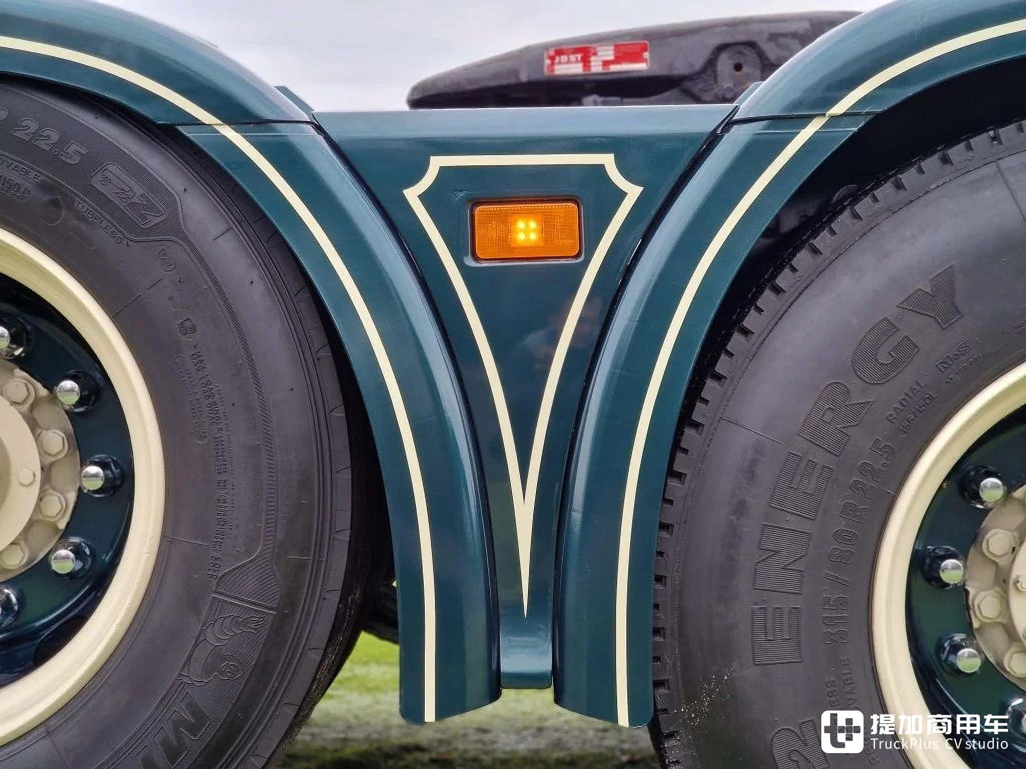 长头公路之王+V8发动机,斯堪尼亚T 164长头卡车实拍 - 第12张 - 提加商用车网 长头公路之王+V8发动机,斯堪尼亚T 164长头卡车实拍 - 第12张
