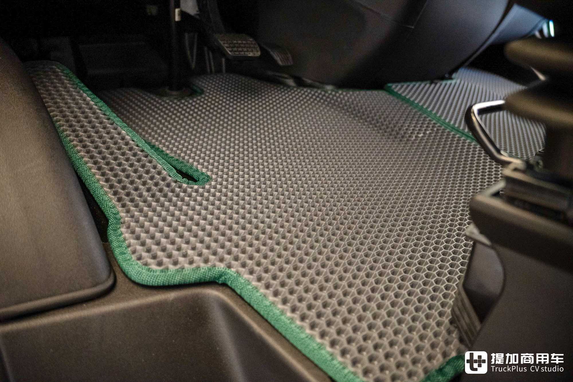 形如房车能跑长途,顶置睡眠空间,魔改新一代依维柯Daily问世 - 第13张 - 提加商用车网 形如房车能跑长途,顶置睡眠空间,魔改新一代依维柯Daily问世 - 第13张