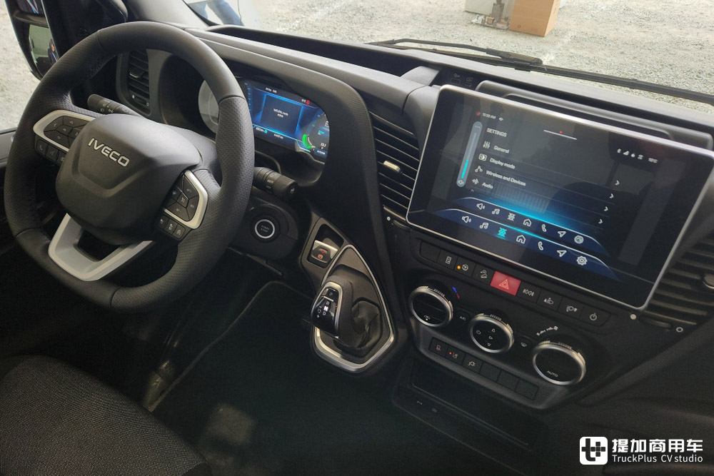 形如房车能跑长途,顶置睡眠空间,魔改新一代依维柯Daily问世 - 第14张 - 提加商用车网 形如房车能跑长途,顶置睡眠空间,魔改新一代依维柯Daily问世 - 第14张