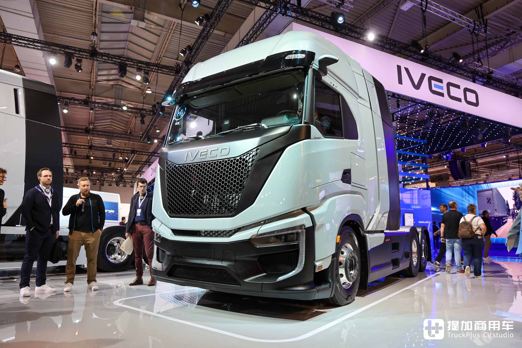 2024IAA:氢内燃机结合增程混动技术?深入解读依维柯氢内燃重卡展品 - 第14张 - 提加商用车网 2024IAA:氢内燃机结合增程混动技术?深入解读依维柯氢内燃重卡展品 - 第14张