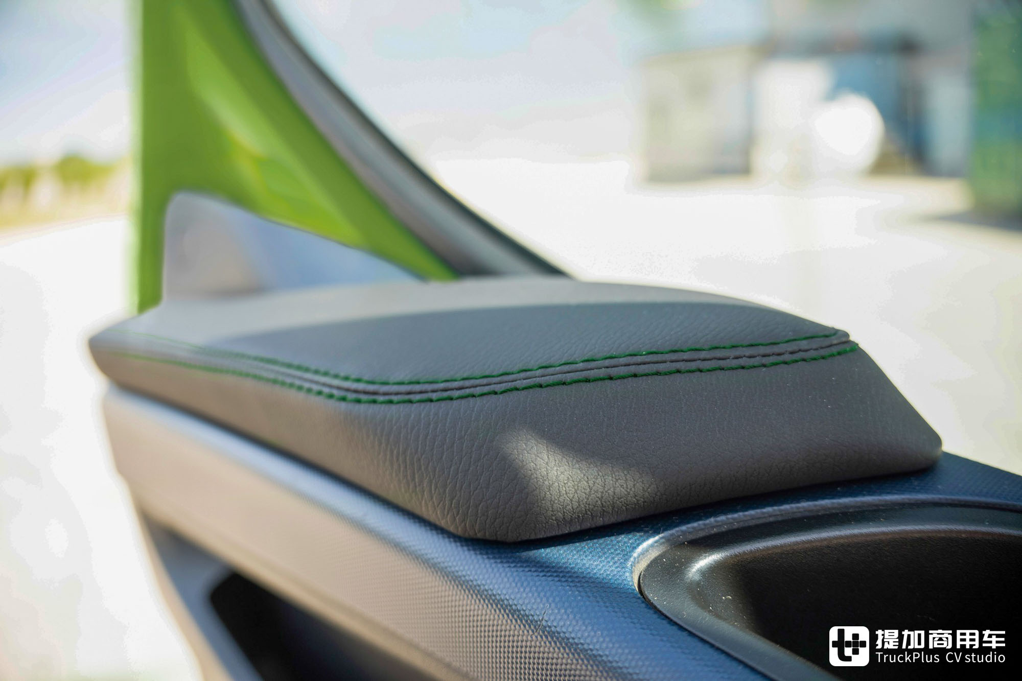 形如房车能跑长途,顶置睡眠空间,魔改新一代依维柯Daily问世 - 第16张 - 提加商用车网 形如房车能跑长途,顶置睡眠空间,魔改新一代依维柯Daily问世 - 第16张