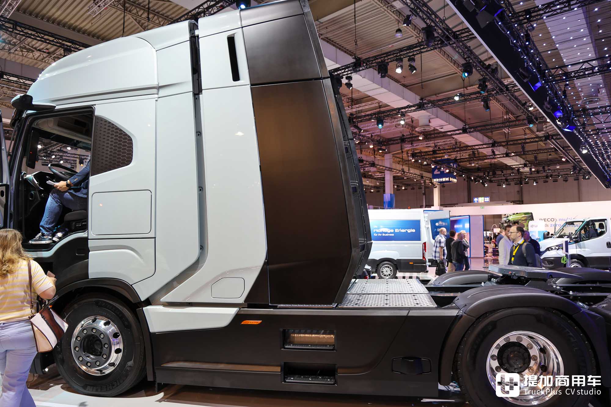 2024IAA:氢内燃机结合增程混动技术?深入解读依维柯氢内燃重卡展品 - 第16张 - 提加商用车网 2024IAA:氢内燃机结合增程混动技术?深入解读依维柯氢内燃重卡展品 - 第16张
