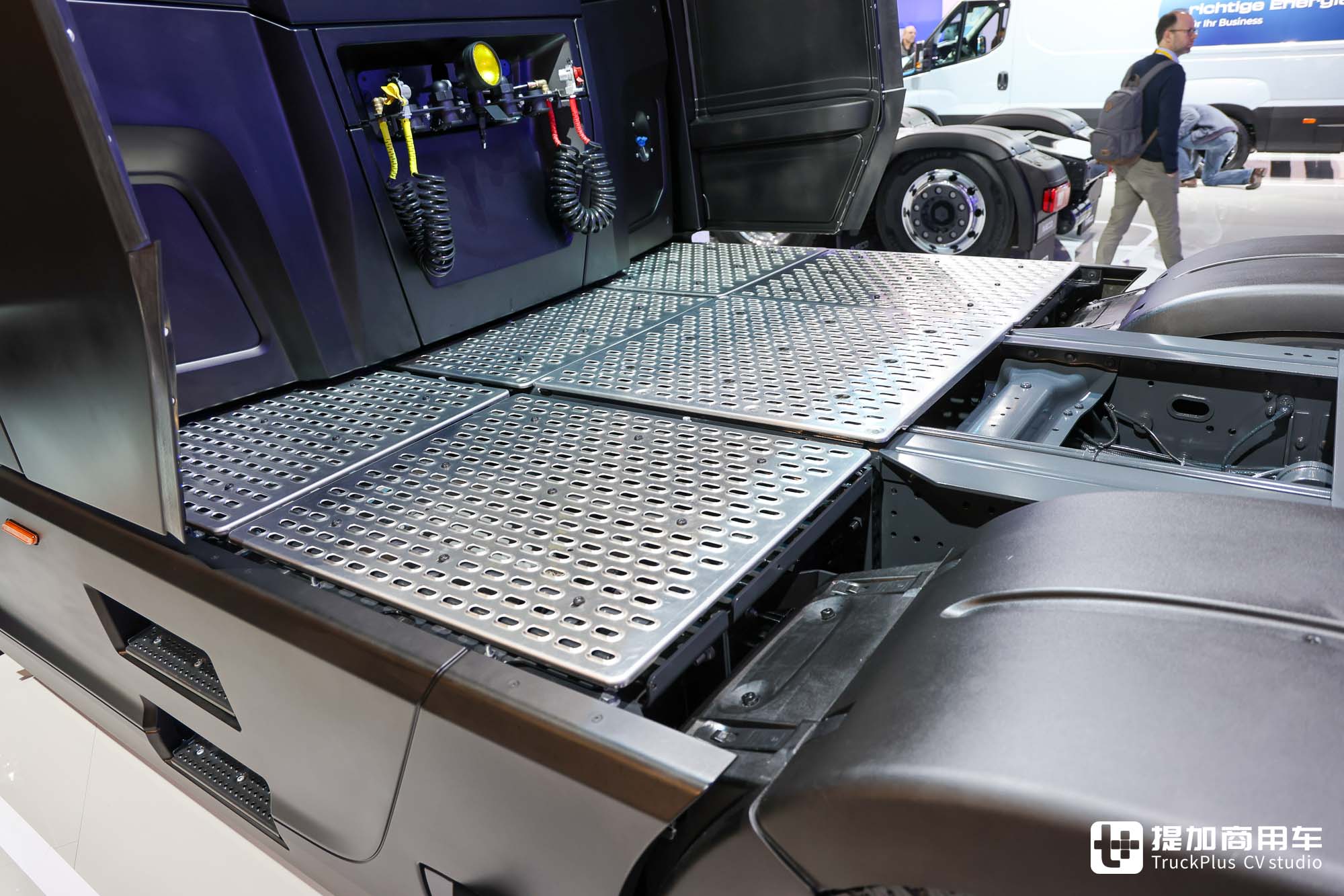 2024IAA:氢内燃机结合增程混动技术?深入解读依维柯氢内燃重卡展品 - 第18张 - 提加商用车网 2024IAA:氢内燃机结合增程混动技术?深入解读依维柯氢内燃重卡展品 - 第18张