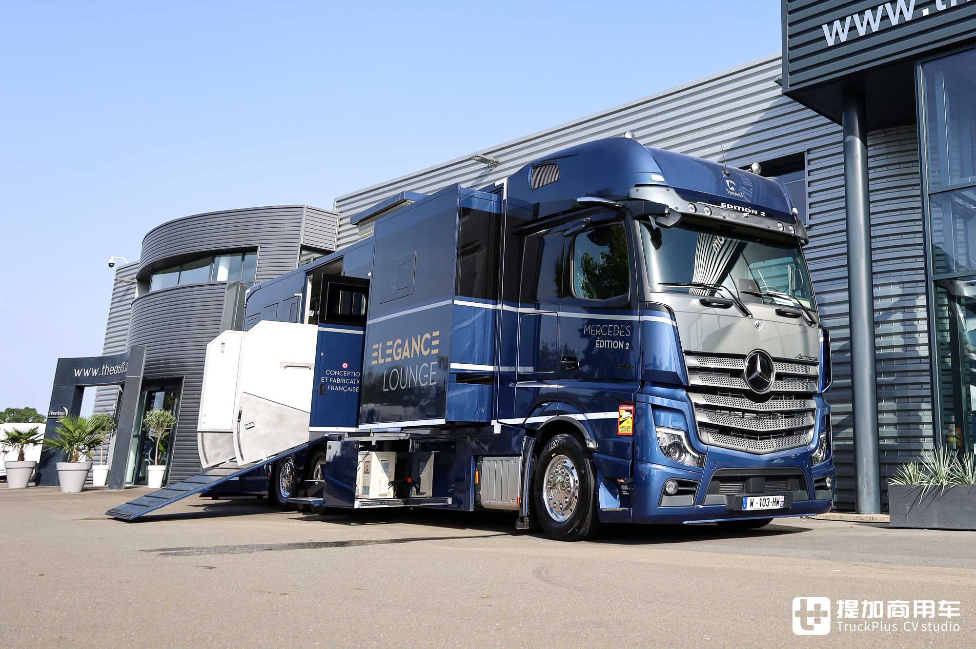豪华如A型房车,限量版底盘改装,奔驰Actros Edition 2马匹运输车了解一下 - 第2张 - 提加商用车网 豪华如A型房车,限量版底盘改装,奔驰Actros Edition 2马匹运输车了解一下 - 第2张