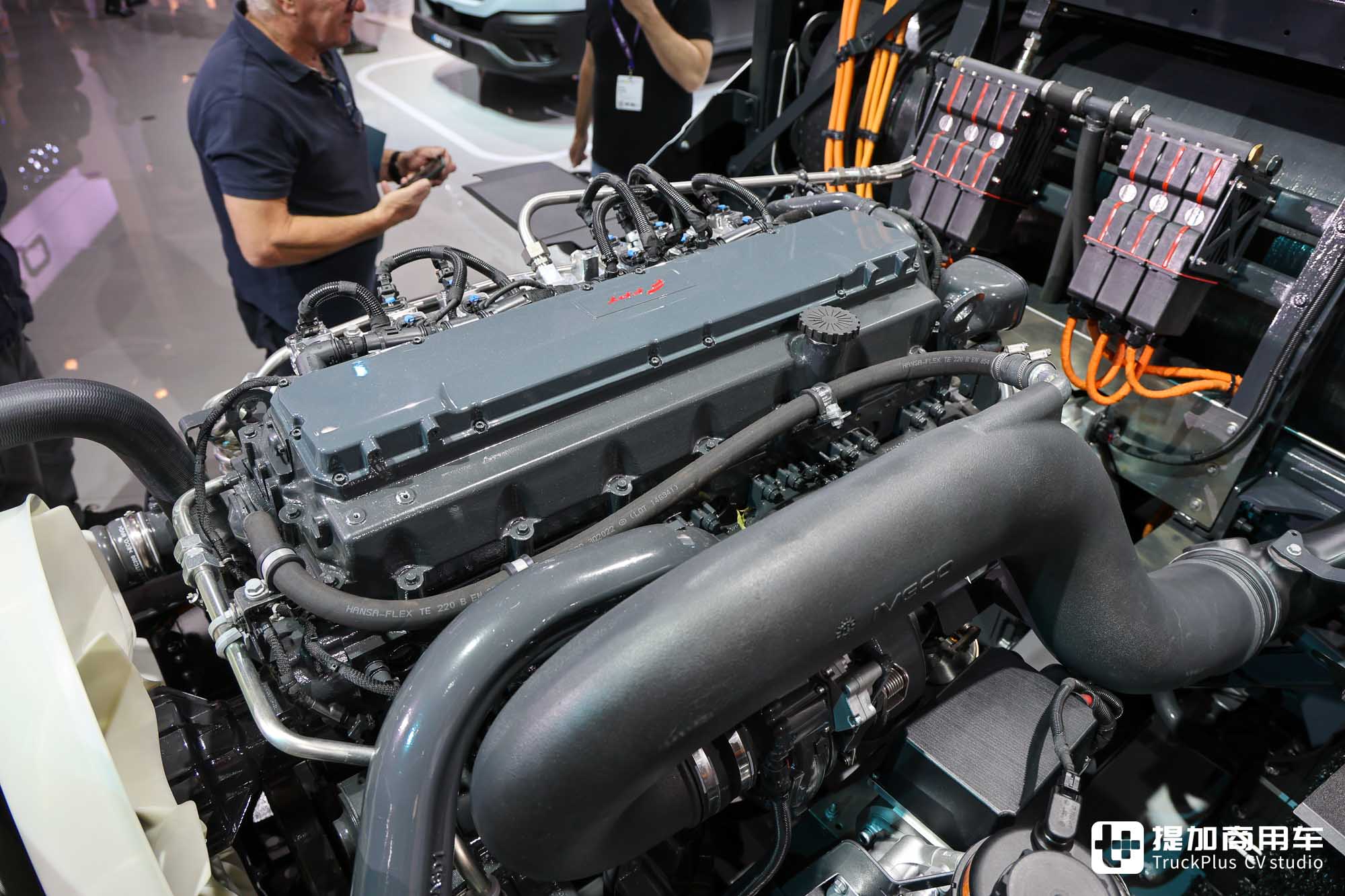 2024IAA:氢内燃机结合增程混动技术?深入解读依维柯氢内燃重卡展品 - 第20张 - 提加商用车网 2024IAA:氢内燃机结合增程混动技术?深入解读依维柯氢内燃重卡展品 - 第20张