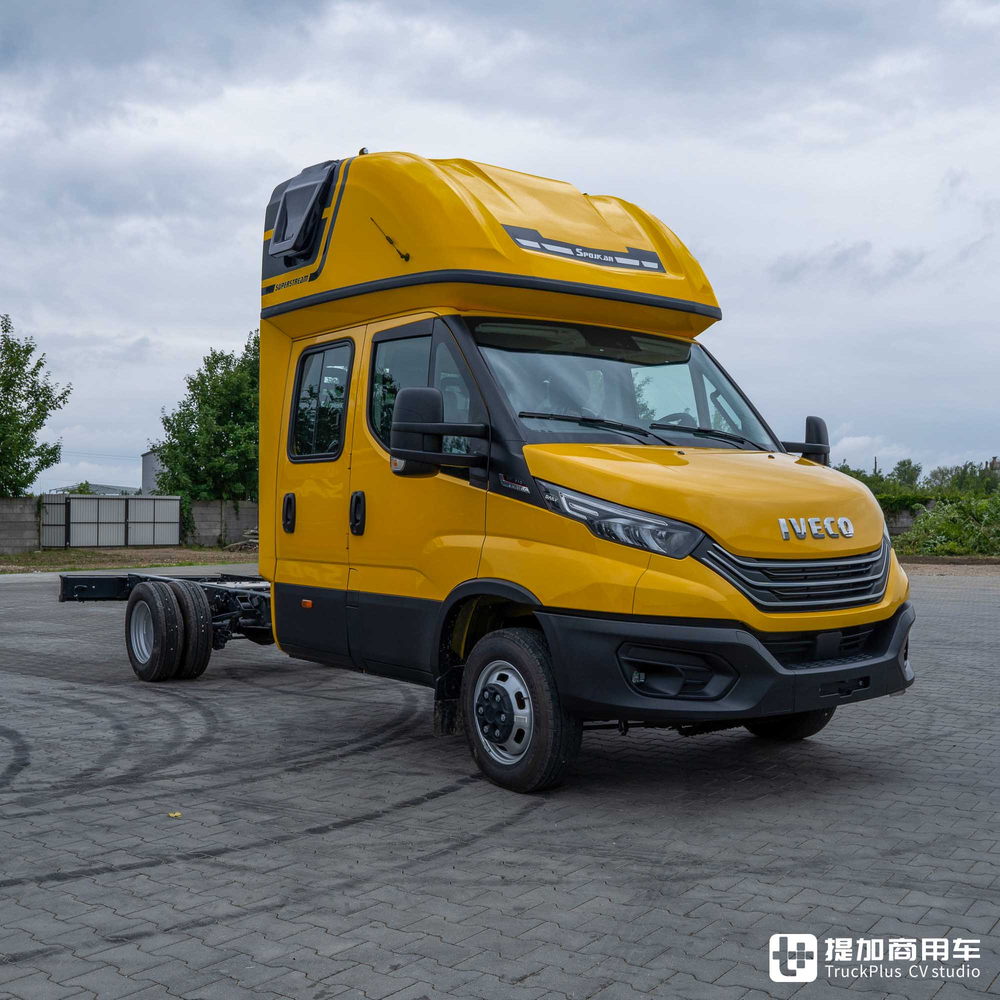 形如房车能跑长途,顶置睡眠空间,魔改新一代依维柯Daily问世 - 第22张 - 提加商用车网 形如房车能跑长途,顶置睡眠空间,魔改新一代依维柯Daily问世 - 第22张