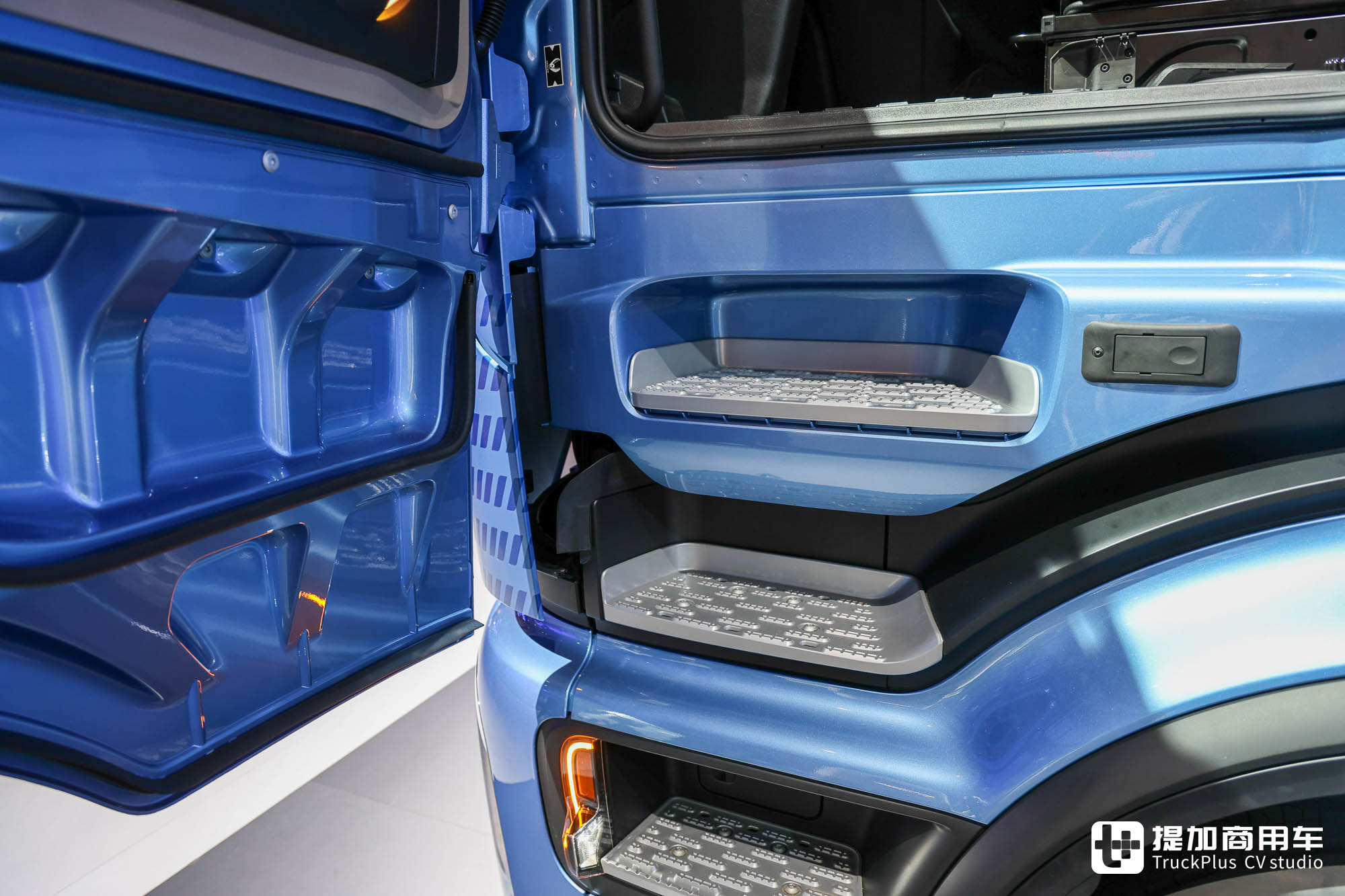 2024IAA:先锋技术引领电动重卡未来,奔驰eActros 600实拍,再带您看看它为什么那么强 - 第25张 - 提加商用车网 2024IAA:先锋技术引领电动重卡未来,奔驰eActros 600实拍,再带您看看它为什么那么强 - 第25张