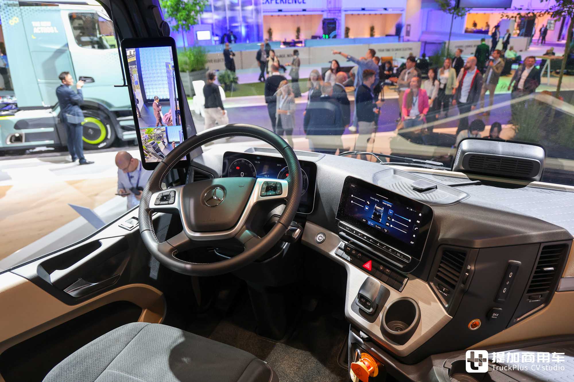 2024IAA:先锋技术引领电动重卡未来,奔驰eActros 600实拍,再带您看看它为什么那么强 - 第26张 - 提加商用车网 2024IAA:先锋技术引领电动重卡未来,奔驰eActros 600实拍,再带您看看它为什么那么强 - 第26张