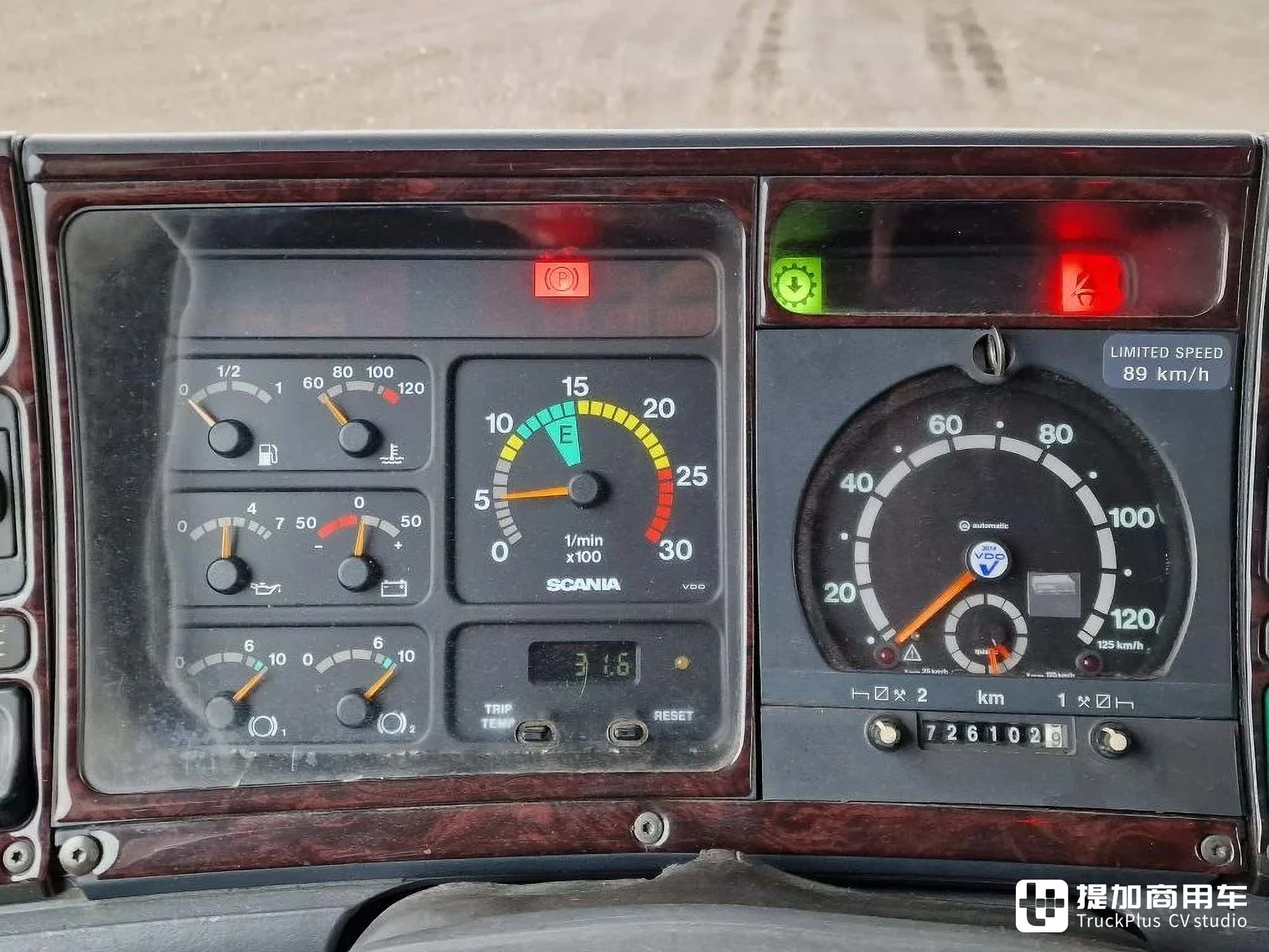 长头公路之王+V8发动机,斯堪尼亚T 164长头卡车实拍 - 第24张 - 提加商用车网 长头公路之王+V8发动机,斯堪尼亚T 164长头卡车实拍 - 第24张