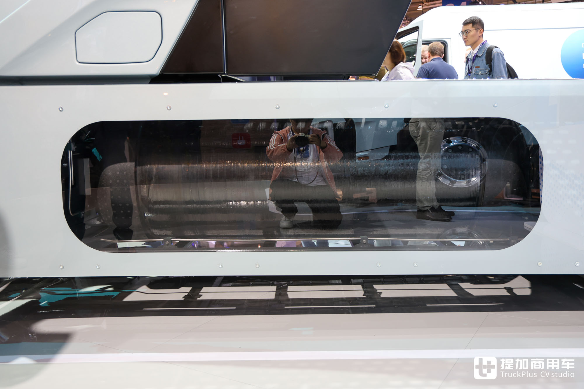 2024IAA:氢内燃机结合增程混动技术?深入解读依维柯氢内燃重卡展品 - 第24张 - 提加商用车网 2024IAA:氢内燃机结合增程混动技术?深入解读依维柯氢内燃重卡展品 - 第24张