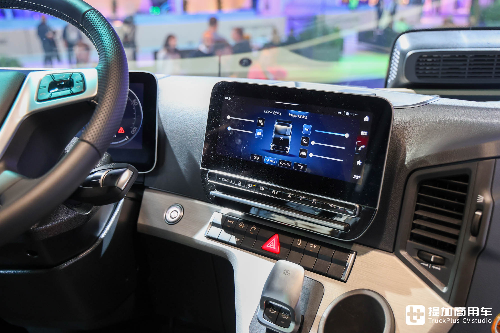 2024IAA:先锋技术引领电动重卡未来,奔驰eActros 600实拍,再带您看看它为什么那么强 - 第28张 - 提加商用车网 2024IAA:先锋技术引领电动重卡未来,奔驰eActros 600实拍,再带您看看它为什么那么强 - 第28张