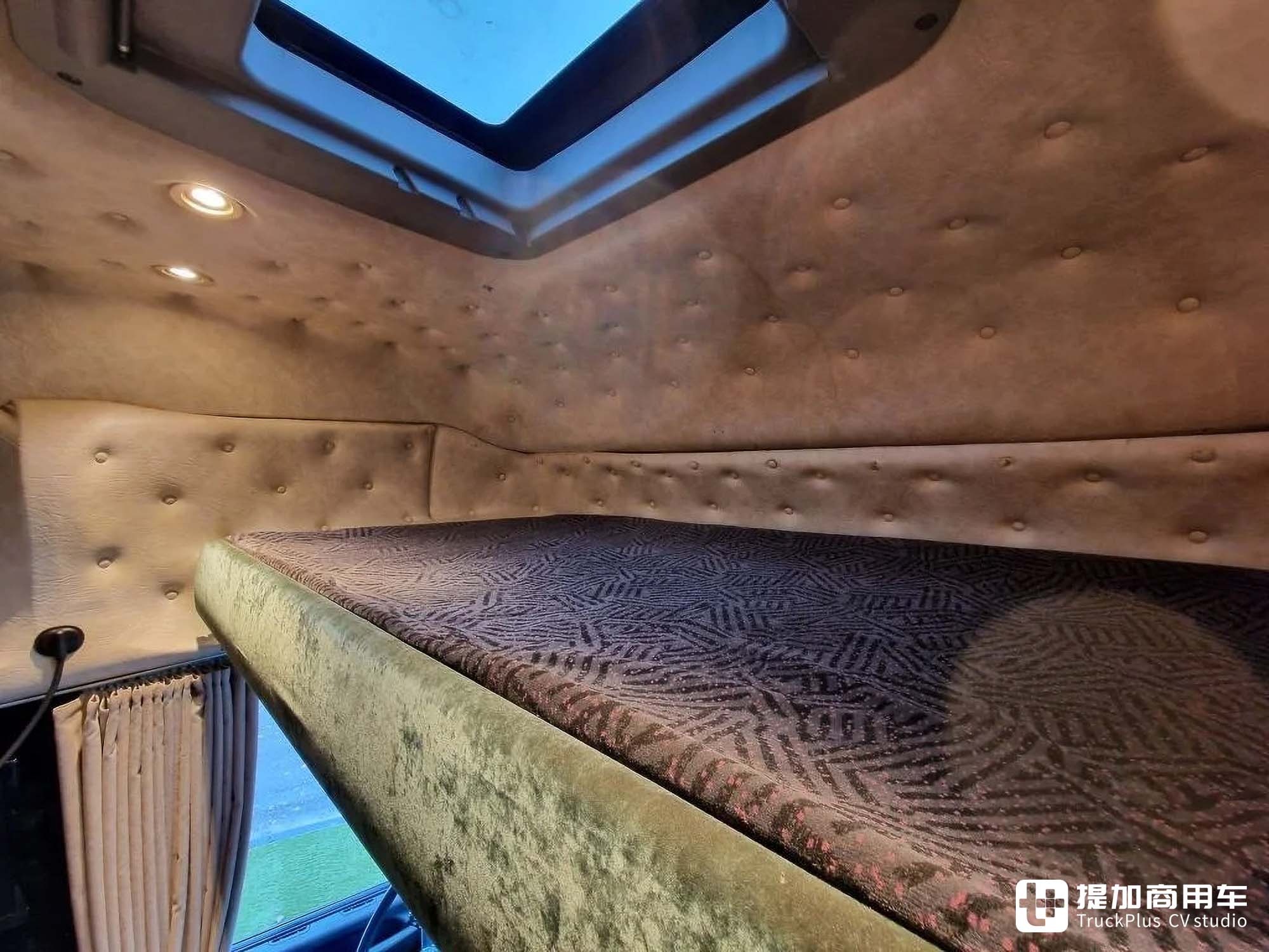 长头公路之王+V8发动机,斯堪尼亚T 164长头卡车实拍 - 第28张 - 提加商用车网 长头公路之王+V8发动机,斯堪尼亚T 164长头卡车实拍 - 第28张