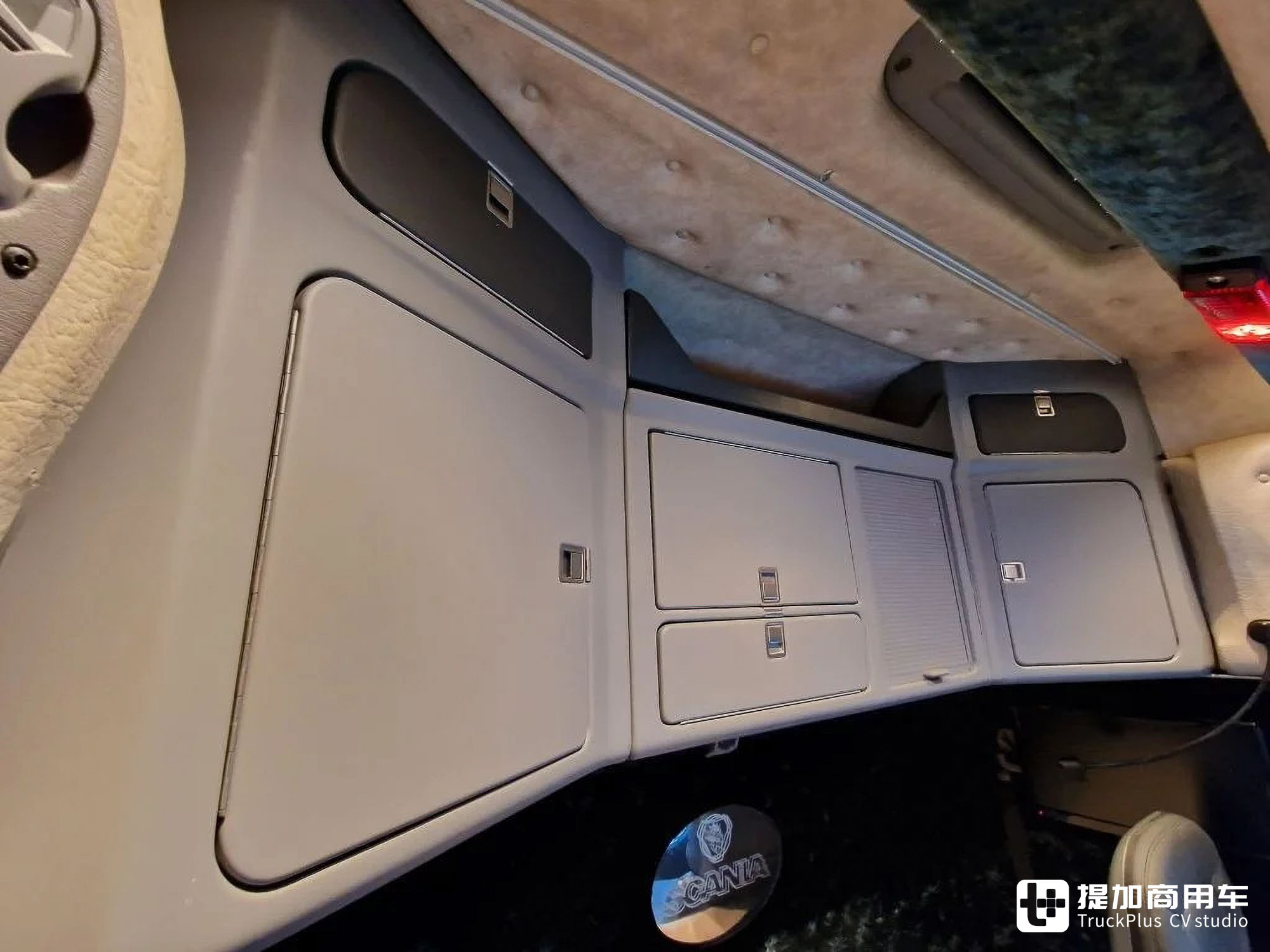 长头公路之王+V8发动机,斯堪尼亚T 164长头卡车实拍 - 第29张 - 提加商用车网 长头公路之王+V8发动机,斯堪尼亚T 164长头卡车实拍 - 第29张