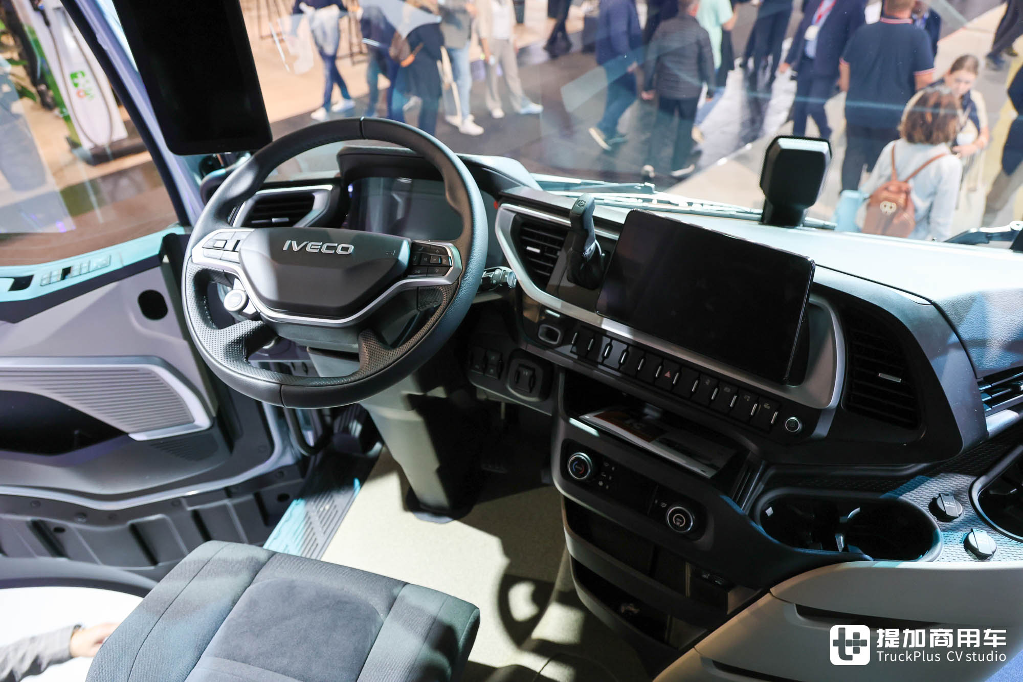 2024IAA:氢内燃机结合增程混动技术?深入解读依维柯氢内燃重卡展品 - 第31张 - 提加商用车网 2024IAA:氢内燃机结合增程混动技术?深入解读依维柯氢内燃重卡展品 - 第31张