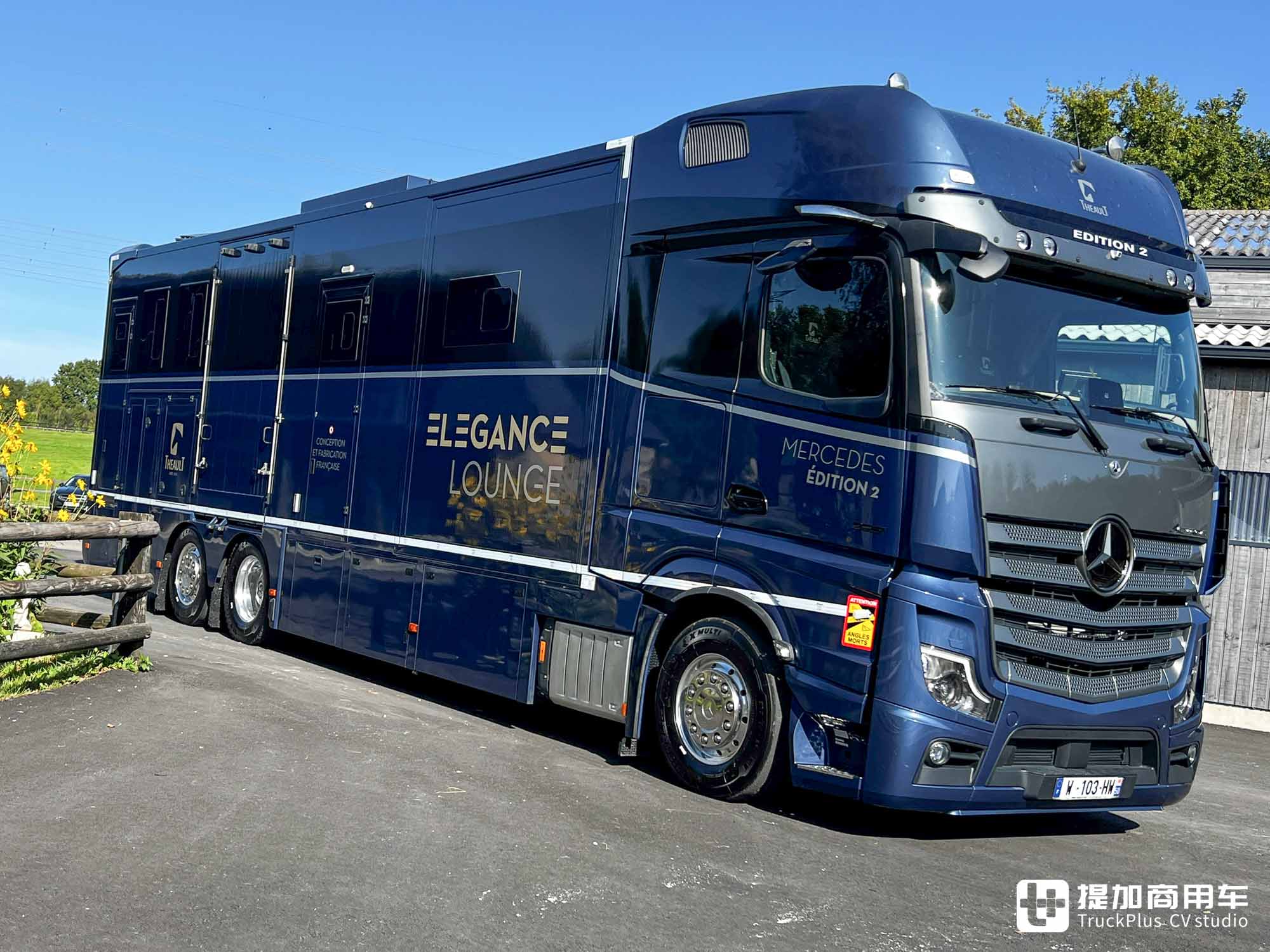 豪华如A型房车,限量版底盘改装,奔驰Actros Edition 2马匹运输车了解一下 - 第5张 - 提加商用车网 豪华如A型房车,限量版底盘改装,奔驰Actros Edition 2马匹运输车了解一下 - 第5张