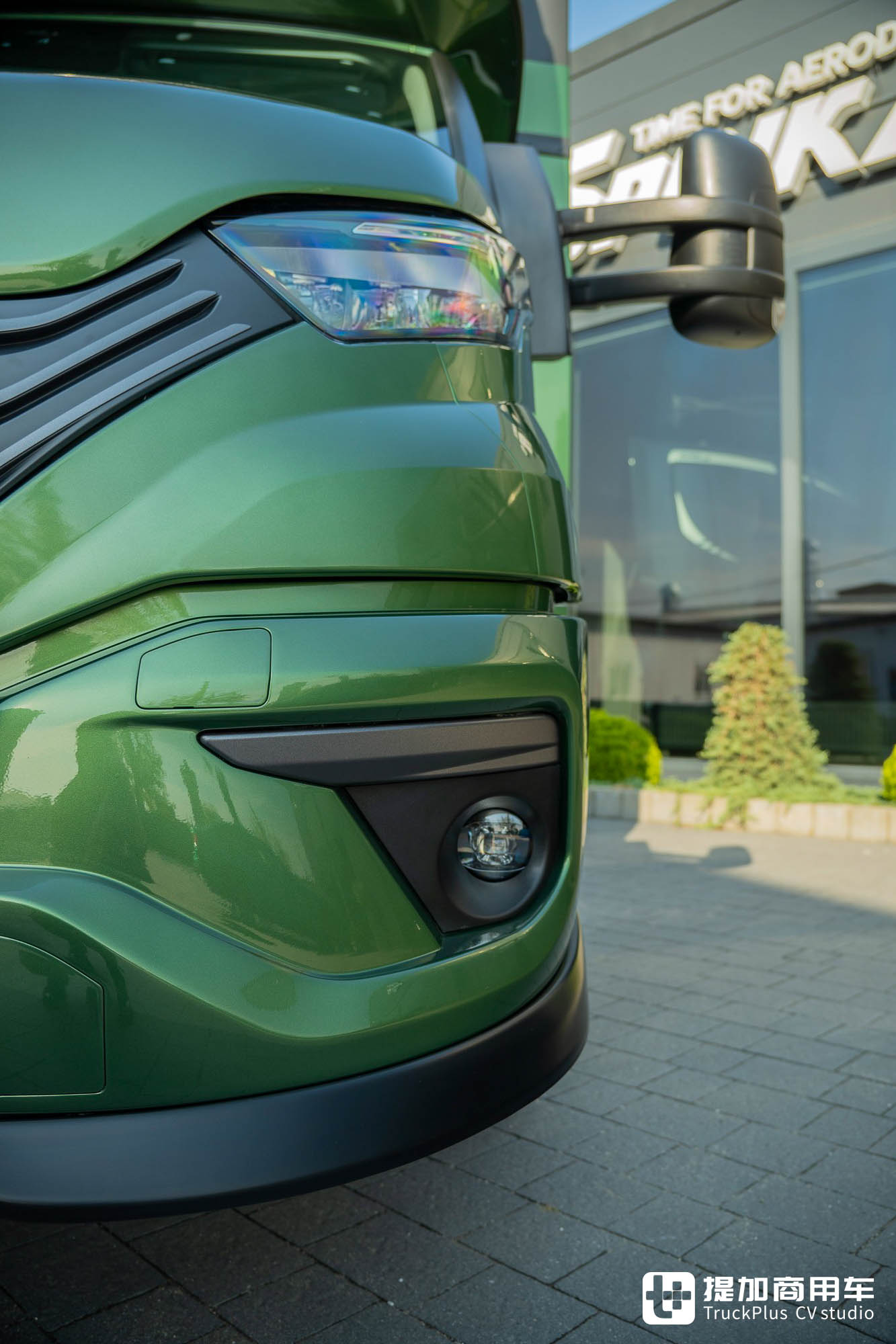 形如房车能跑长途,顶置睡眠空间,魔改新一代依维柯Daily问世 - 第5张 - 提加商用车网 形如房车能跑长途,顶置睡眠空间,魔改新一代依维柯Daily问世 - 第5张