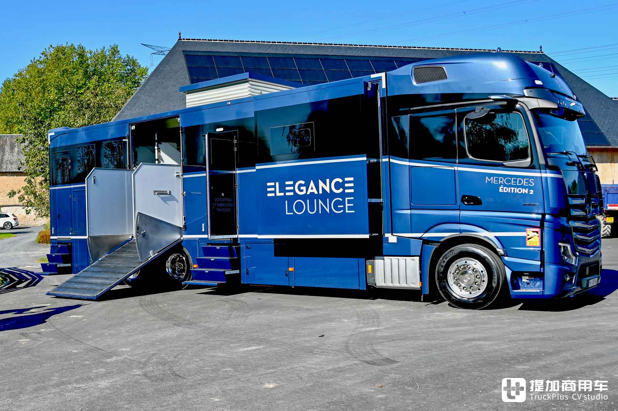豪华如A型房车,限量版底盘改装,奔驰Actros Edition 2马匹运输车了解一下 - 第6张 - 提加商用车网 豪华如A型房车,限量版底盘改装,奔驰Actros Edition 2马匹运输车了解一下 - 第6张