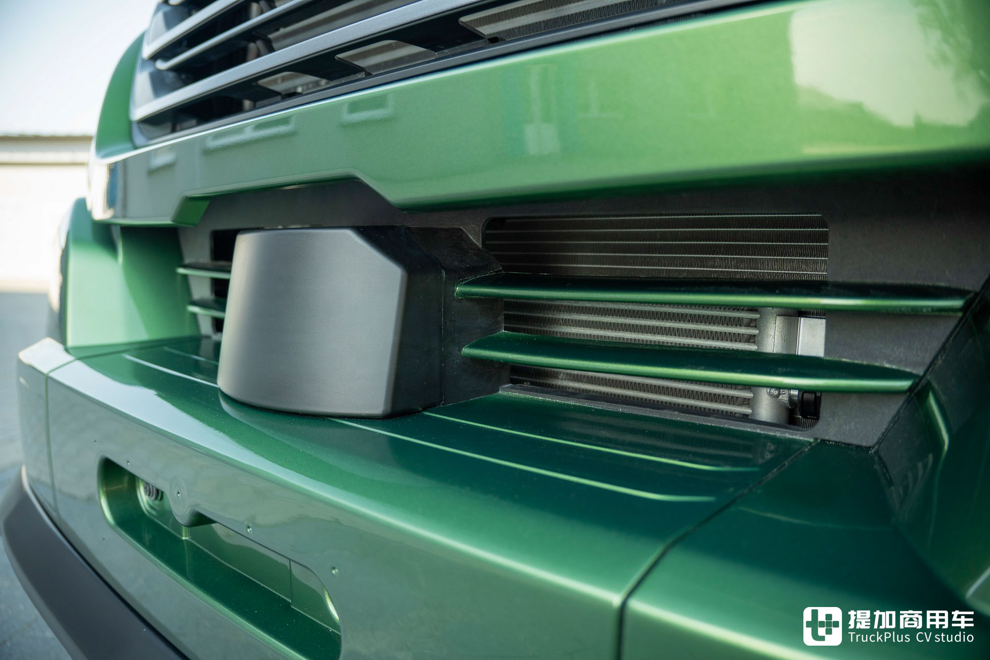 形如房车能跑长途,顶置睡眠空间,魔改新一代依维柯Daily问世 - 第6张 - 提加商用车网 形如房车能跑长途,顶置睡眠空间,魔改新一代依维柯Daily问世 - 第6张