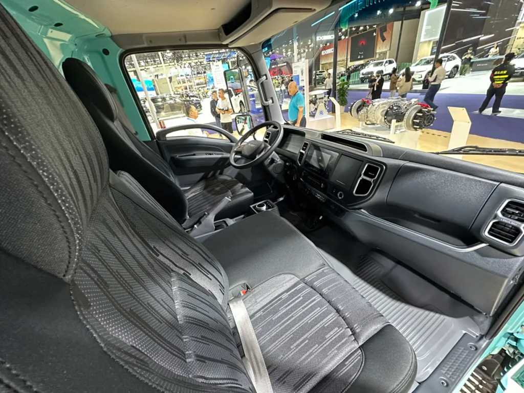 新EVM100告诉运输新生代:好开的车,不用吃“苦”! - 第3张 - 提加商用车网 新EVM100告诉运输新生代:好开的车,不用吃“苦”! - 第3张
