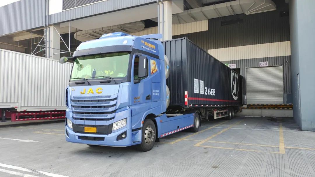 发哥驾到丨快递车主的真实声音！江淮重卡，双十一路上的得力伙伴 - 第1张