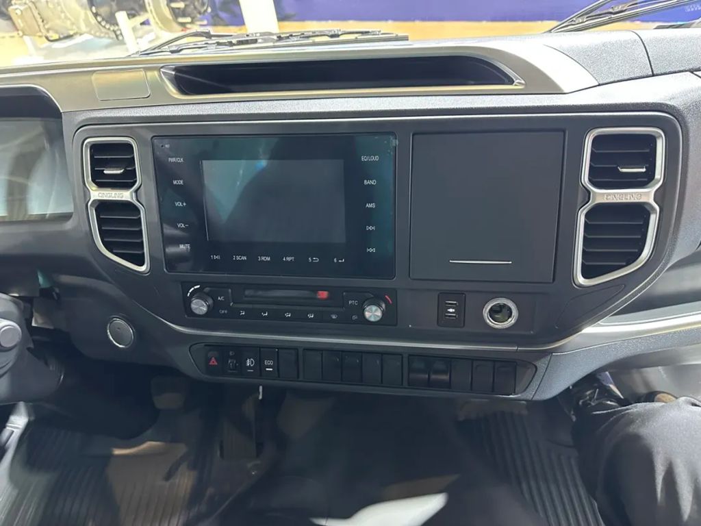 新EVM100告诉运输新生代:好开的车,不用吃“苦”! - 第4张 - 提加商用车网 新EVM100告诉运输新生代:好开的车,不用吃“苦”! - 第4张