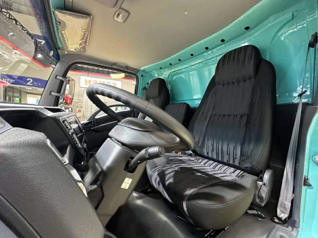 新EVM100告诉运输新生代:好开的车,不用吃“苦”! - 第2张 - 提加商用车网 新EVM100告诉运输新生代:好开的车,不用吃“苦”! - 第2张