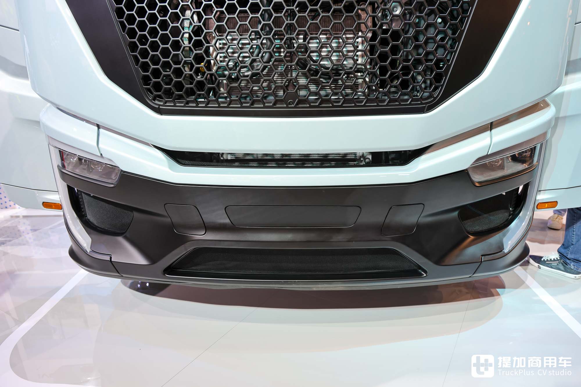 2024IAA:氢内燃机结合增程混动技术?深入解读依维柯氢内燃重卡展品 - 第7张 - 提加商用车网 2024IAA:氢内燃机结合增程混动技术?深入解读依维柯氢内燃重卡展品 - 第7张
