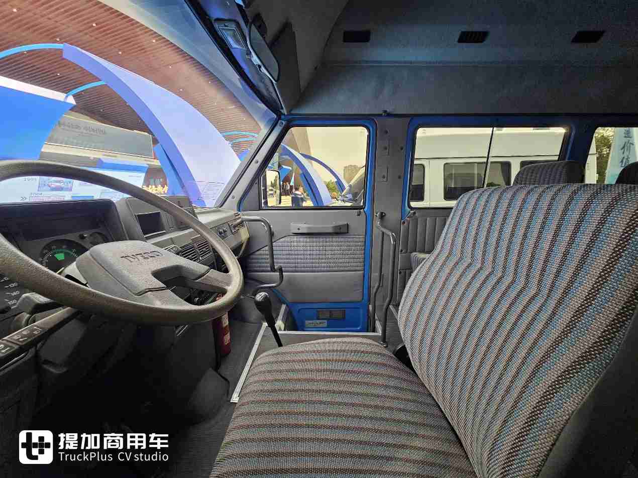 这是南京依维柯最早的轻客,全车都是进口配件,实拍依维柯得意40-10 - 第14张 - 提加商用车网 这是南京依维柯最早的轻客,全车都是进口配件,实拍依维柯得意40-10 - 第14张