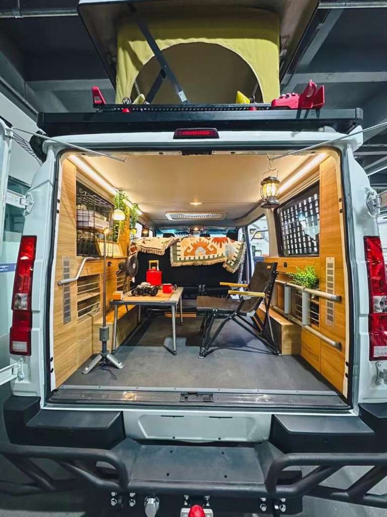 户外宿营?快来看看“移动堡垒”依维柯得意宿营车 - 第3张 - 提加商用车网 户外宿营?快来看看“移动堡垒”依维柯得意宿营车 - 第3张