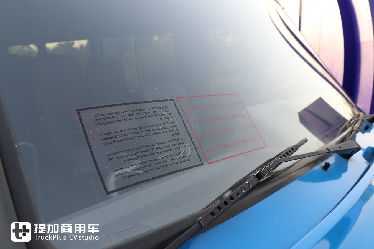 这是南京依维柯最早的轻客,全车都是进口配件,实拍依维柯得意40-10 - 第4张 - 提加商用车网 这是南京依维柯最早的轻客,全车都是进口配件,实拍依维柯得意40-10 - 第4张