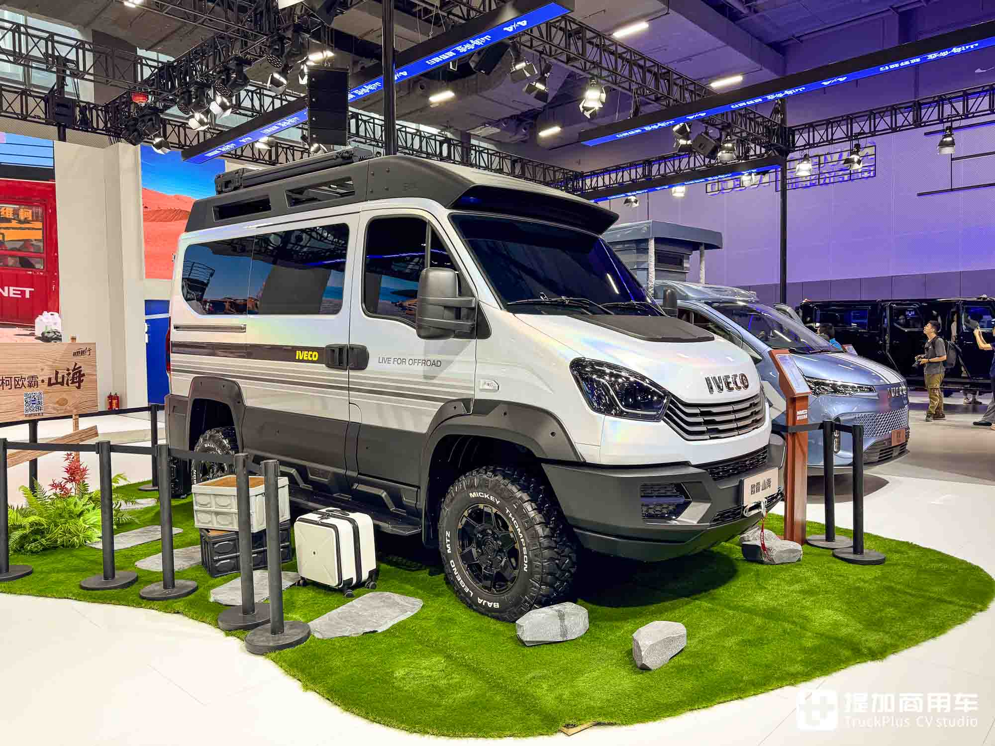 4x4带三把锁!房车改装新圣体?带你看依维柯最新发布的欧霸•山海越野平台 - 第1张 - 提加商用车网 4x4带三把锁!房车改装新圣体?带你看依维柯最新发布的欧霸•山海越野平台 - 第1张