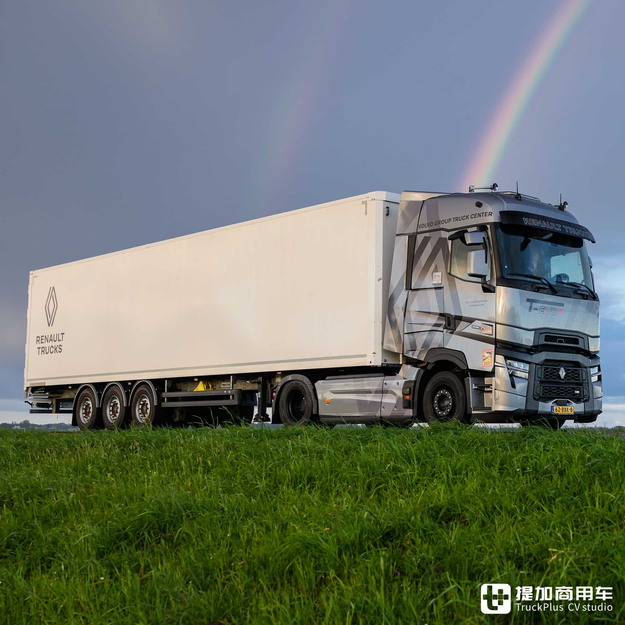 涡轮复合发动机加持,雷诺卡车最强战力,T-High旗舰牵引车实拍 - 第1张 - 提加商用车网 涡轮复合发动机加持,雷诺卡车最强战力,T-High旗舰牵引车实拍 - 第1张