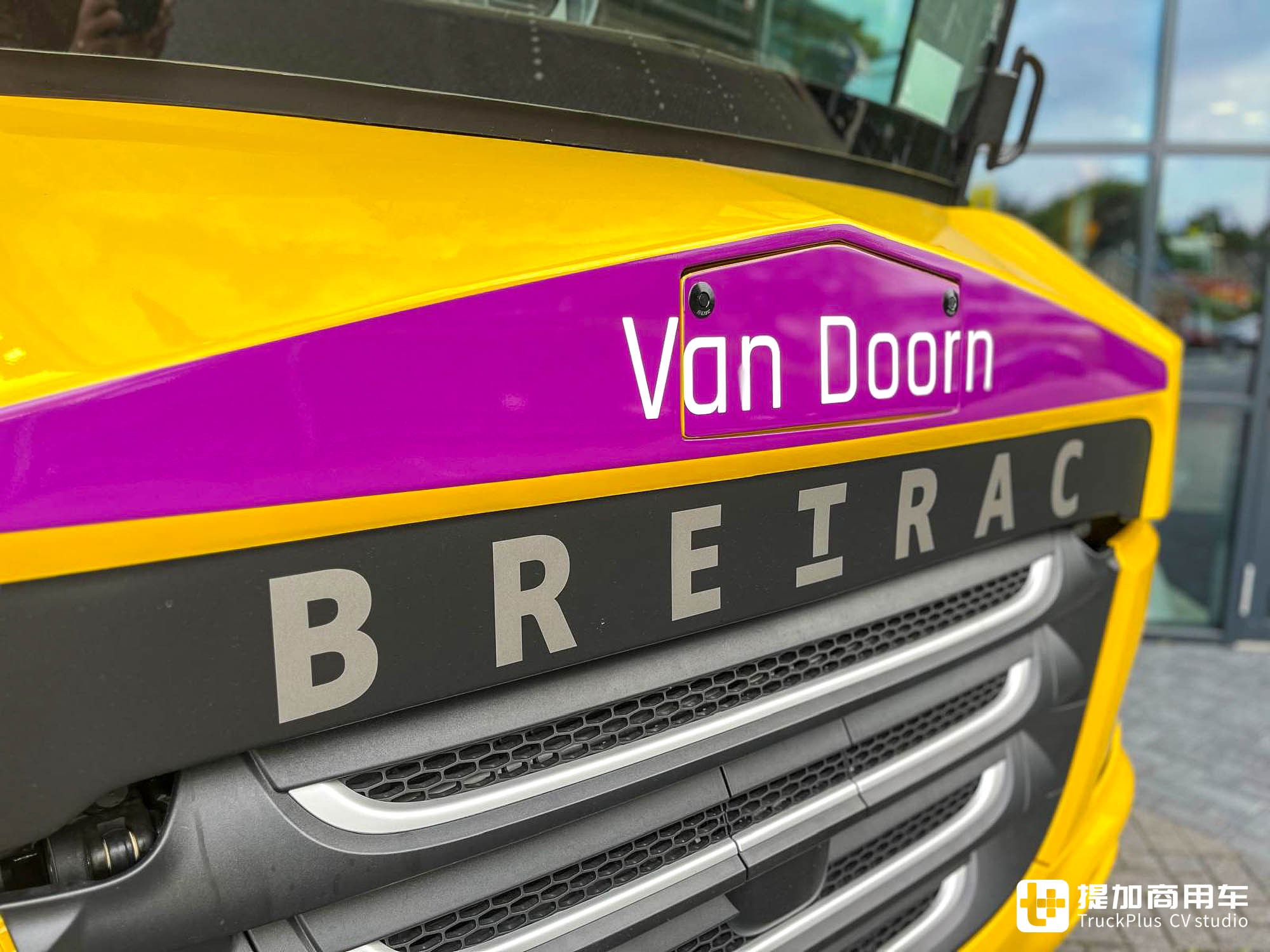 搭载拖拉机驾驶室,液压驱动前桥+液压悬挂加持,GINAF特种卡车爆改割草机 - 第10张 - 提加商用车网 搭载拖拉机驾驶室,液压驱动前桥+液压悬挂加持,GINAF特种卡车爆改割草机 - 第10张