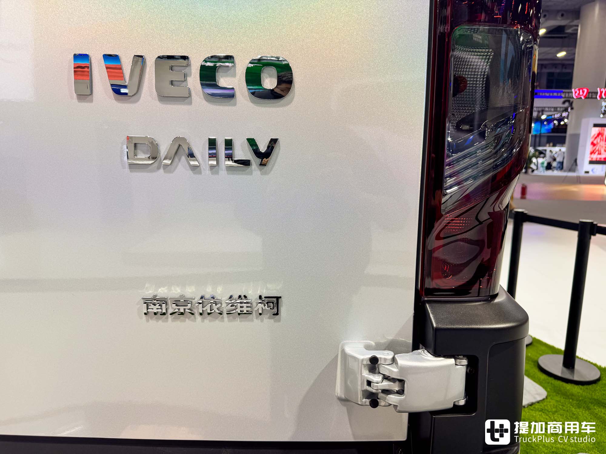 4x4带三把锁!房车改装新圣体?带你看依维柯最新发布的欧霸•山海越野平台 - 第14张 - 提加商用车网 4x4带三把锁!房车改装新圣体?带你看依维柯最新发布的欧霸•山海越野平台 - 第14张