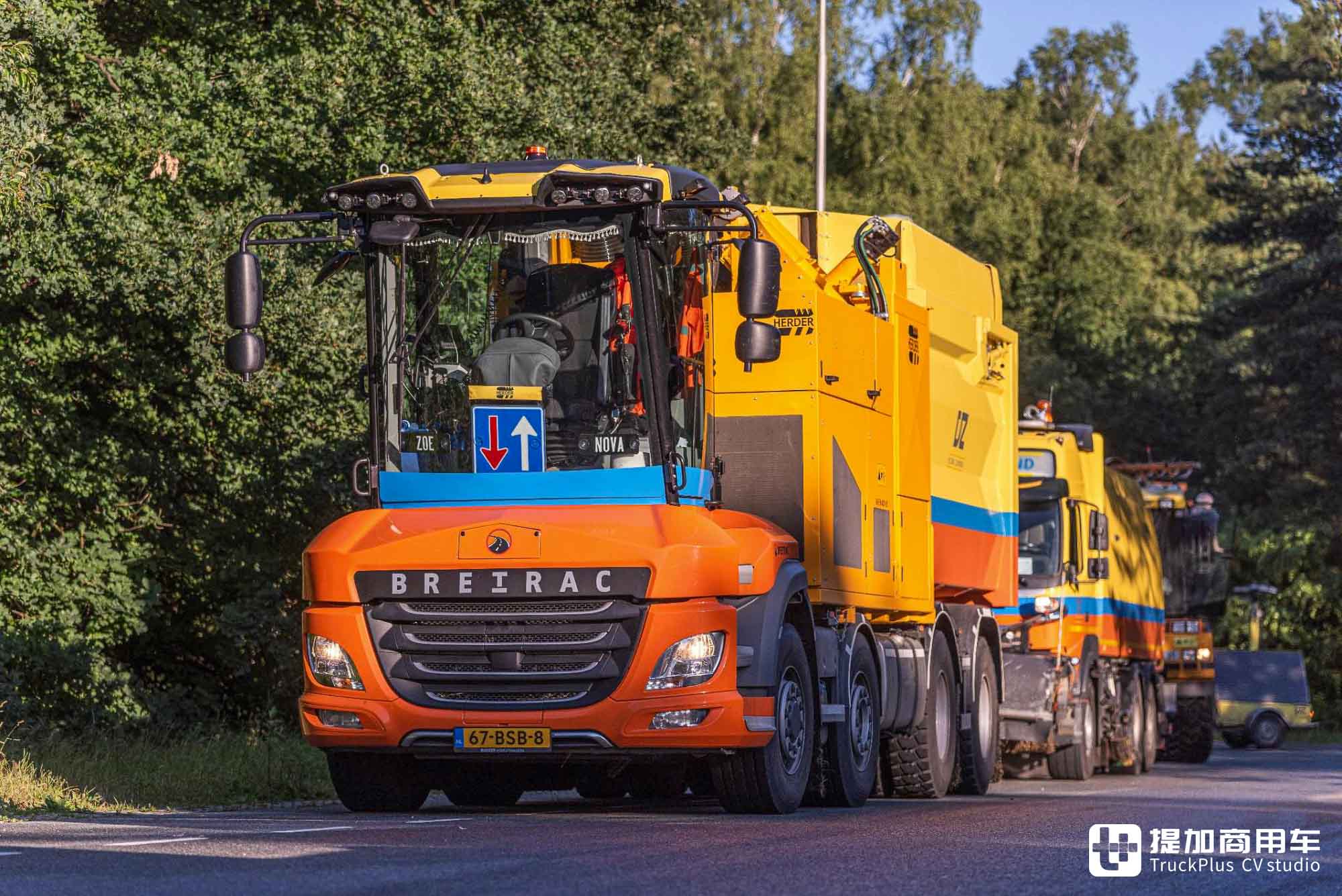 搭载拖拉机驾驶室,液压驱动前桥+液压悬挂加持,GINAF特种卡车爆改割草机 - 第11张 - 提加商用车网 搭载拖拉机驾驶室,液压驱动前桥+液压悬挂加持,GINAF特种卡车爆改割草机 - 第11张