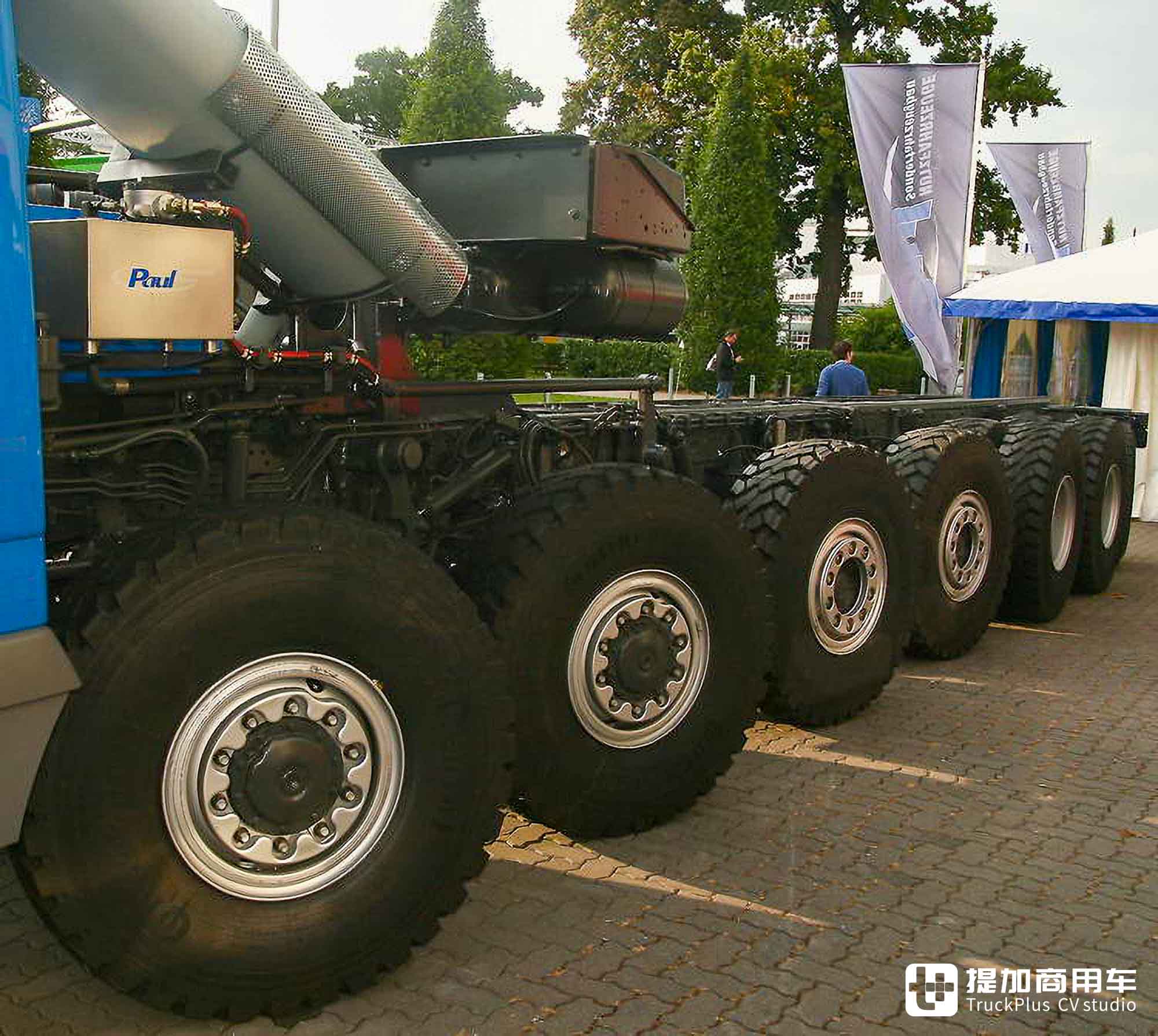 七轴14x8底盘,改装低入口驾驶室,奔驰Actros钻井车底盘实拍 - 第12张 - 提加商用车网 七轴14x8底盘,改装低入口驾驶室,奔驰Actros钻井车底盘实拍 - 第12张