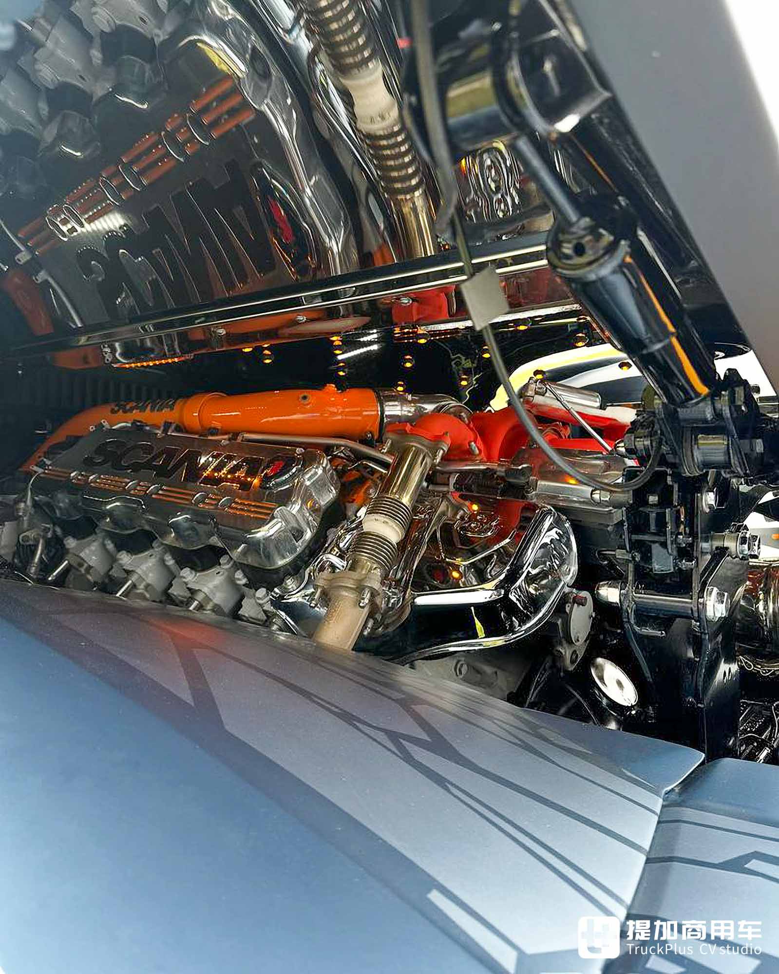 770匹V8大心脏,造型张扬如超跑,斯堪尼亚770 S霜火版车型实拍 - 第12张 - 提加商用车网 770匹V8大心脏,造型张扬如超跑,斯堪尼亚770 S霜火版车型实拍 - 第12张