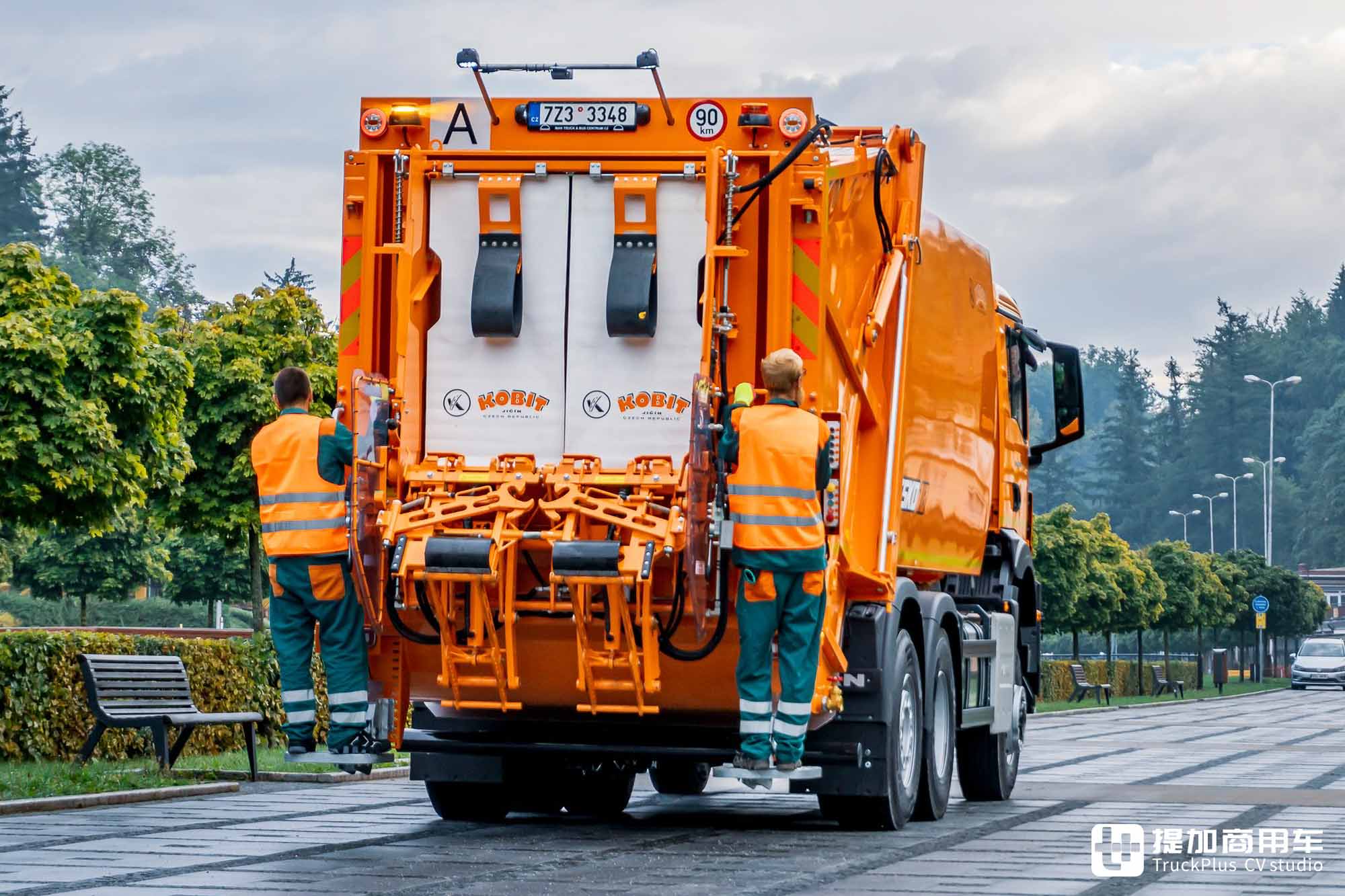 曼恩TGS底盘,6x4前驱加持越野套件,这台城市垃圾车不一般 - 第13张 - 提加商用车网 曼恩TGS底盘,6x4前驱加持越野套件,这台城市垃圾车不一般 - 第13张